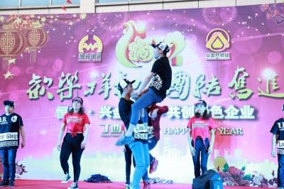 载歌载舞